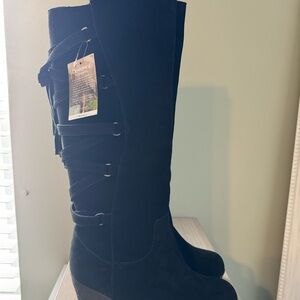 BearPaw Women's Elegant Black Suede Lace-Up Boots